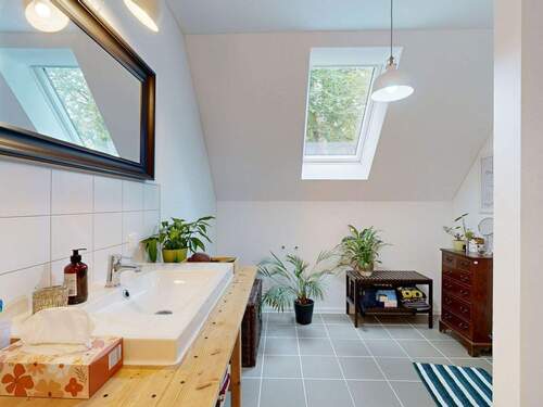 Badezimmer im Dachgeschoss - 