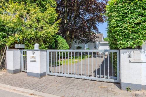 Einfahrt - 6 Zimmer Einfamilienhaus in Neuss
