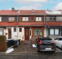 Renovierungsbedürftiges Reihenmittelhaus mit Terrasse und Stellplatz - 5 Zimmer auf ca. 70 m² - Chemnitz Borna-Heinersdorf