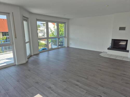 .. mit bodentiefen Fenstern - 3 Zimmer Etagenwohnung in Dietzenbach