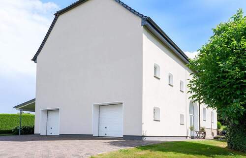 Hofansicht - 5 Zimmer Bauernhaus, Landhaus in Bad Driburg