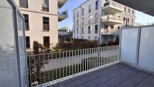 Terrasse - Erstbezug - Großzügige 2-Zimmer Wohnung mit schöner Terrasse und hochwertiger Einbauküche