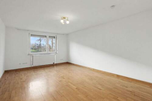 Wohnzimmer - 2 Zimmer Etagenwohnung zum Kaufen in Stuttgart