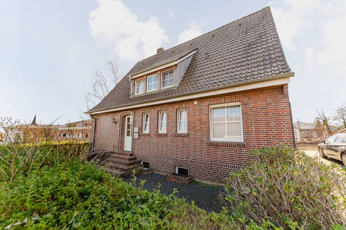 Außenansicht - Einfamilienhaus mit Einliegerwohnung - Nachbarhaus ebenfalls zu verkaufen