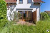Hausansicht & Terrasse - 