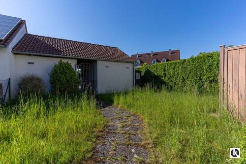 Garten vorne, Garage & Eingangstor - 