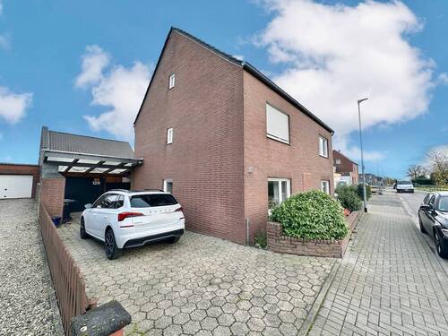 Hausansicht Vorderseite - 9 Zimmer Mehrfamilienhaus, Wohnhaus zum Kaufen in Kaarst
