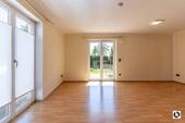 Wohnzimmer - Platz für die ganze Familie - großzügige Erdgeschosswohnung mit Garten und Terrasse