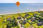 Luftbild / perfekte Lage zwischen Nordsee und 27-Loch-Golfplatz - 3 Zimmer Terrassenwohnung in Nieblum