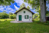 Gästehaus - Starnberg - Söcking. Weitläufiges Parkgrundstück mit Gästehaus zur Neubebauung. (lt. Bebauungsplan)