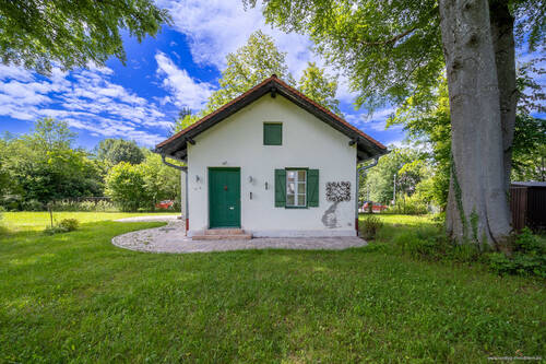 Gästehaus - Starnberg - Söcking. Weitläufiges Parkgrundstück mit Gästehaus zur Neubebauung. (lt. Bebauungsplan)