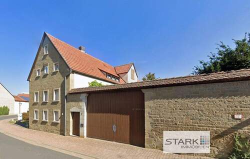 A Straßenseite im Sommer.jpg - Stattliche Hofreite mit großem Wohnhaus, Scheune und Nebengebäuden – sofort verfügbar!