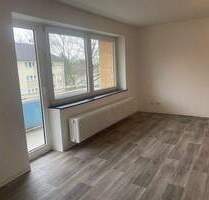 NETTER NACHMIETER GESUCHT * INDIVIUELL AUFGETEILT * GROSSZÜGIGES WOHNZIMMER * SCHÖNE LOGGIA - Seesen
