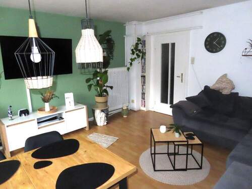 Wohnzimmer - 3 Zimmer Etagenwohnung zum Kaufen in Kassel