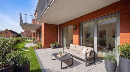 Terrasse in Süd-Ausrichtung / KI-Staging
- 2 Zimmer Etagenwohnung zum Kaufen in Rieseby