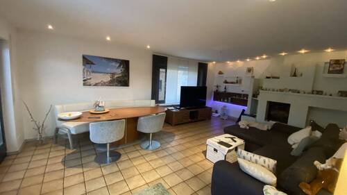 Wohn- und Esszimmer in der Hauptwohnung - 