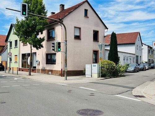 2 - 5 Zimmer Mehrfamilienhaus, Wohnhaus zum Kaufen in Waghäusel
