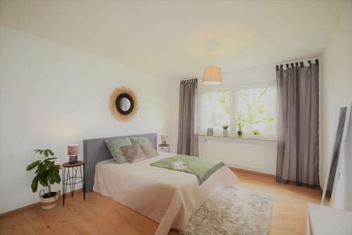 Schlafzimmer - PROVISIONSFREI: Frisch sanierte und traumhafte Wohnung in begehrtester Lage Schweinfurts