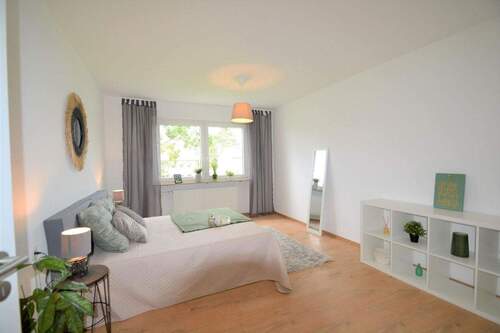 Schlafzimmer - 3 Zimmer Etagenwohnung zum Kaufen in Schweinfurt