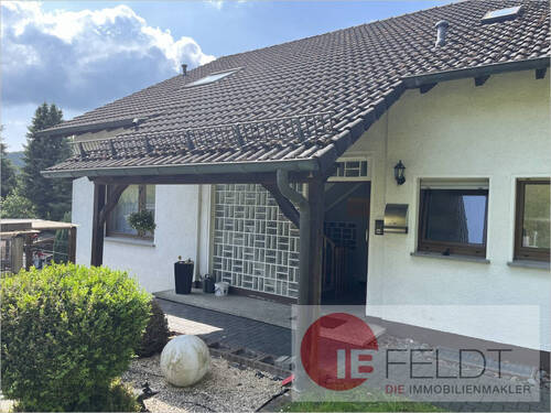 Haupteingang hinten - Einfamilienhaus mit 266,00 m² in Plettenberg zum Kaufen