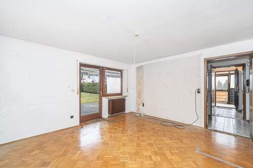 Gartenwohnung im Erdgeschoss - 7 Zimmer Mehrfamilienhaus, Wohnhaus zum Kaufen in München