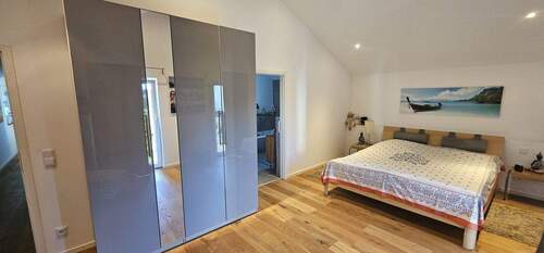 Schlafzimmer Zugang zum Bad + Ankleideraum - 