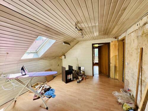 ZIMMER DACHGESCHOSS - 