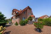 Frontansicht - Energiefreundliches 2-Familienhaus mit Einliegerwohnung in begehrter Lage von Südkirchen