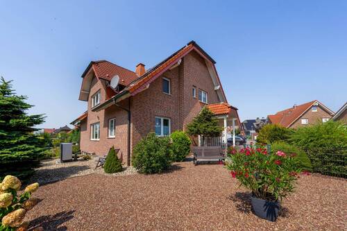 Frontansicht - Energiefreundliches 2-Familienhaus mit Einliegerwohnung in begehrter Lage von Südkirchen