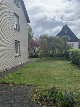 Rasenfläche Nebenstraße - 