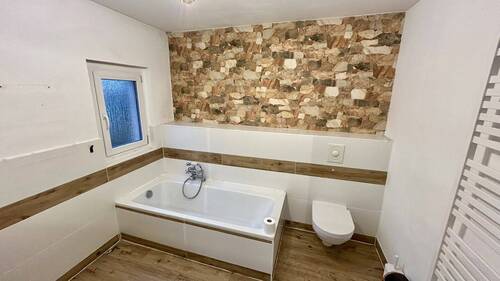 Badezimmer im Dachgeschoss - 