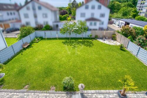 Großzügiges Grundstück mit ruhiger Wohnlage - 6 Zimmer Mehrfamilienhaus, Wohnhaus in Offenburg