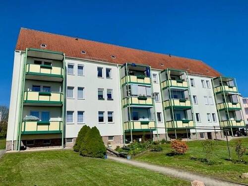 Hausansicht - Etagenwohnung mit 59,90 m&sup2; in Mylau zum Kaufen