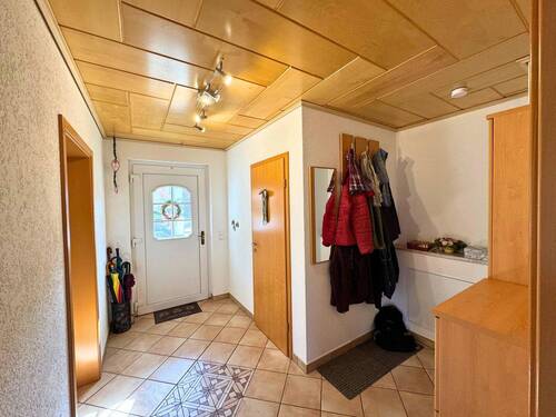 Flur EG - 4 Zimmer Doppelhaushälfte in Salzgitter