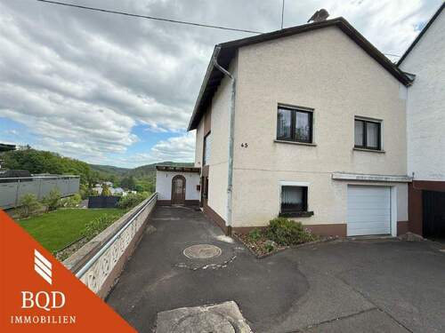 Straßenansicht - Wohnen mit Weitblick - 110.000,00 EUR Kaufpreis, ca.  93,00 m² Wohnfläche