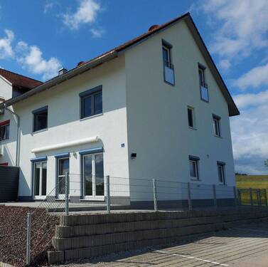 Bild 1 - Modernes Reihenendhaus in ruhiger Lage zu vermieten