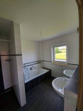 Bild 3 - 7 Zimmer Reihenendhaus in Ettringen