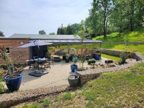 Terrasse.jpg - VERKAUFT! Bungalow selbst bewohnen + 2 Einliegerwohnungen fremd vermieten!