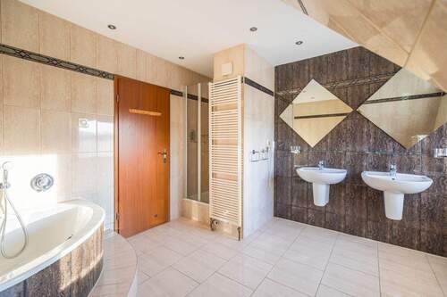 Badezimmer im DG - 