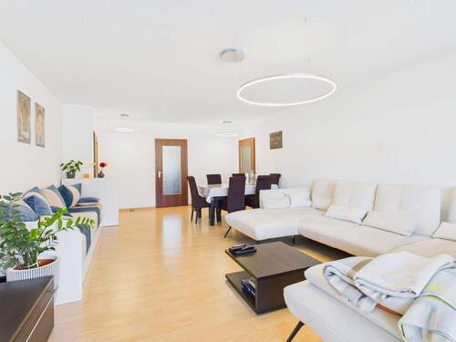 1. OG links: Wohn-Essbereich - 