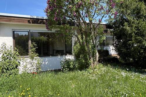 Hausansicht - 4 Zimmer Bungalow zum Kaufen in Waldenbuch