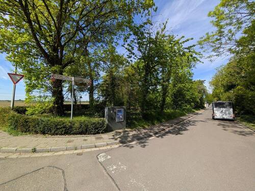 Blick auf das Grundstück mit ca. 87 m Straßenfront - Grundstück in Elsdorf