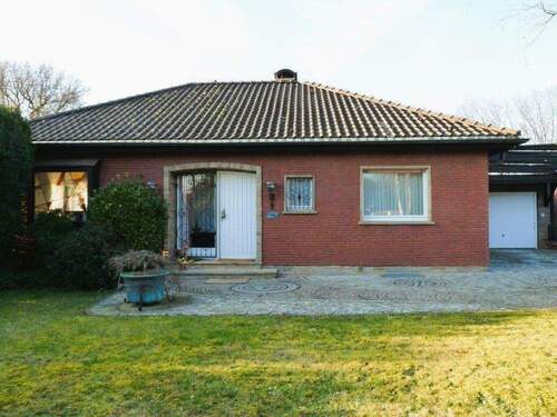 01 Vorderseite.JPG - IMMOBILIEN LONNY** Einziehen und wohlfühlen: Sehr schönes Einfamilienhaus mit Doppelgarage u. Einzelgarage