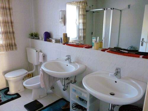 24 EG Badezimmer, Bild 2.JPG - 
