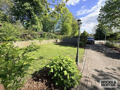Gartenblick mit Sitzecke - 