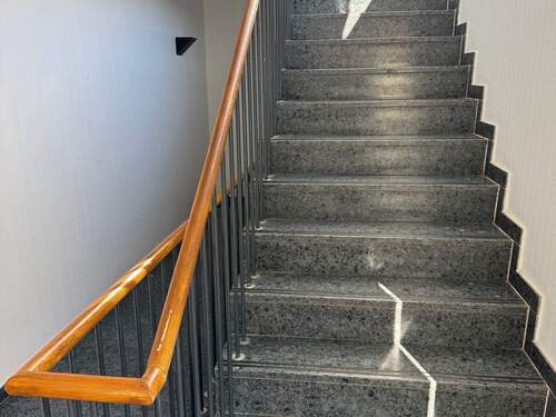 Treppenhaus.jpeg - 2 Zimmer Etagenwohnung zum Kaufen in Berlin