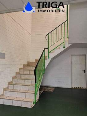 Treppe ins OG - Büro mit 160,00 m&sup2; in Nordhausen zur Miete