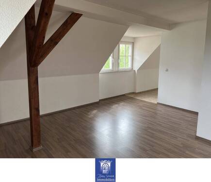 Wohnen - Individuelle und geräumige Dachwohnung! Tageslichtbad mit Wanne und Dusche!