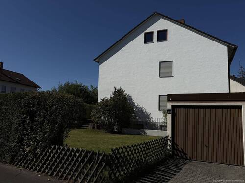 Ostansicht m. Einzelgarage - 4 Zimmer Doppelhaushälfte zum Kaufen in Höchstadt a.d.Aisch