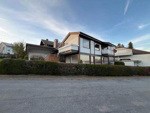 Hausansicht - 7 Zimmer Einfamilienhaus in Karlsbad-Ittersbach